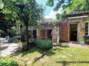 Gîte de caractère au cœur de la nature avec véranda lumineuse et terrasse ombragée - FR-1-496-323